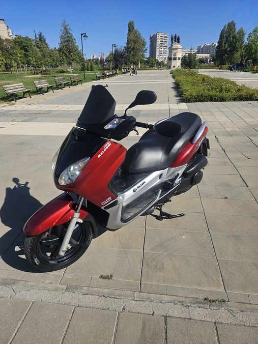 Yamaha X-Max 250