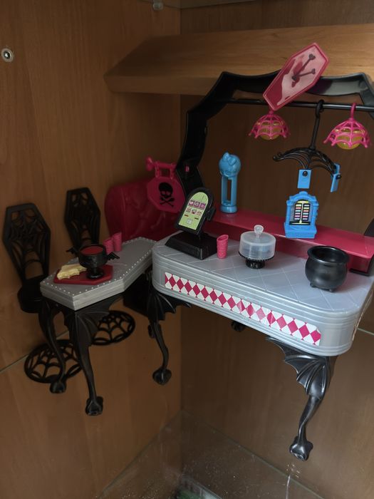 Продается плейсет Дракулауры из серии “Die-ner”