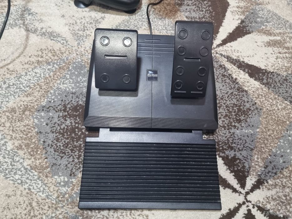Vând PlayStation 4, volan gaming Marvo și cască VR și jocuri  PlayStation
