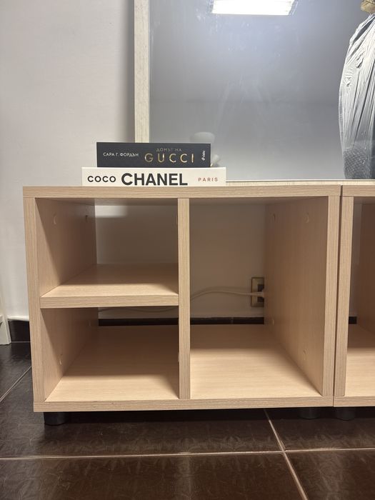 Огледало + две отворени шкафчета