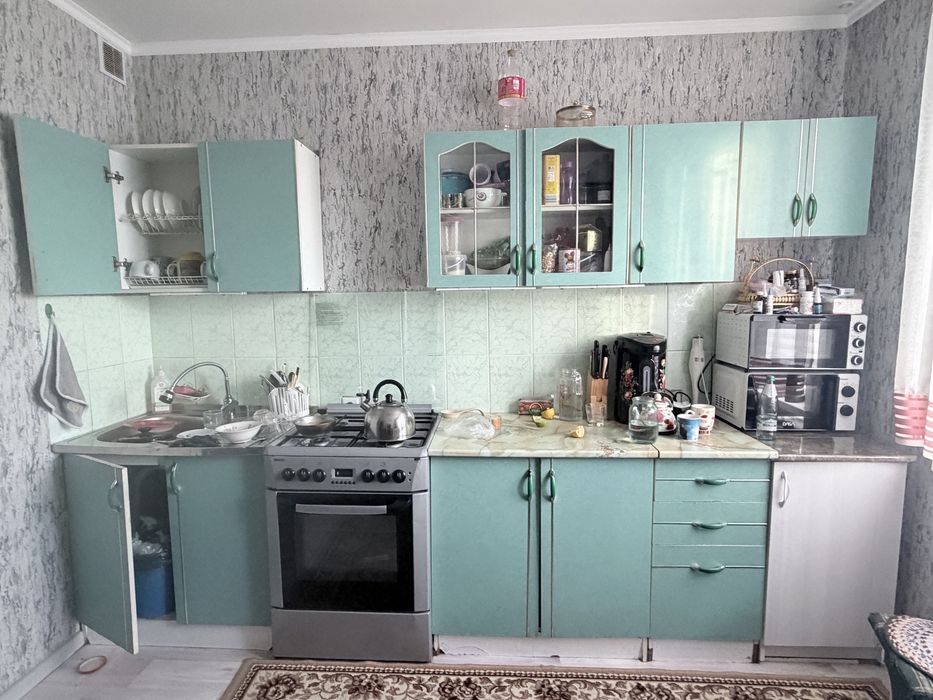Отдам за 10 тыс стенка и кухня