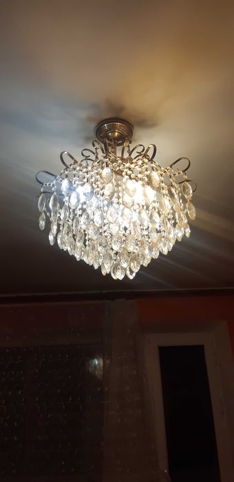 Продается Люстра
