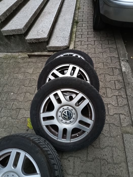 Лети алуминиеви джанти с летни гуми.