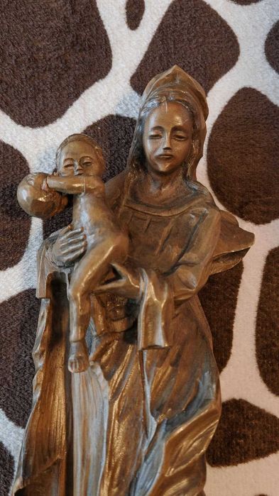 Statuie veche din lemn cu Maria si IIsus