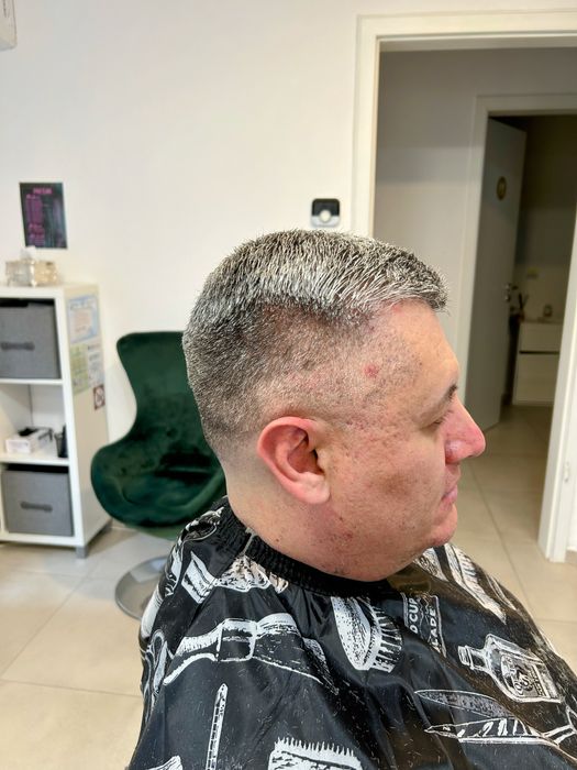 Nu mai pierde timp!  Tuns la domiciliu in Brasov Fade/ Clasic