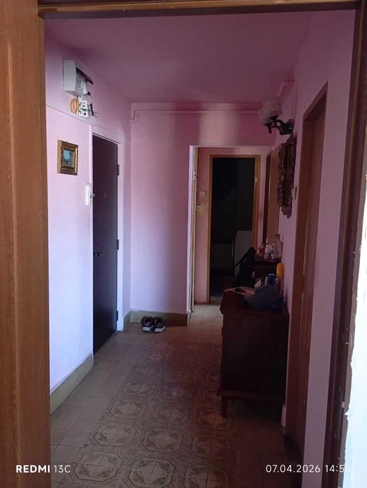 Vand apartament trei camere