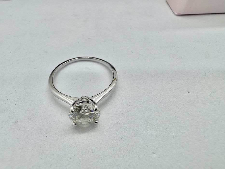 Сребърен пръстен с мойсанит (Диамант) 2 карата