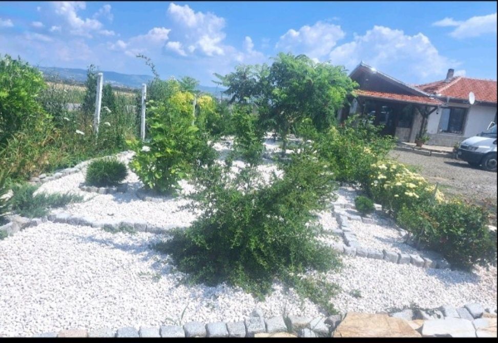 Доставка бял трошен камък(камъчета)за украса декорация на градинки