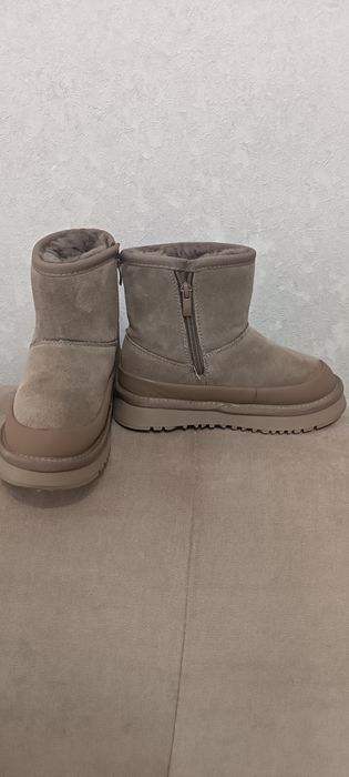 Продаются уги для девочки