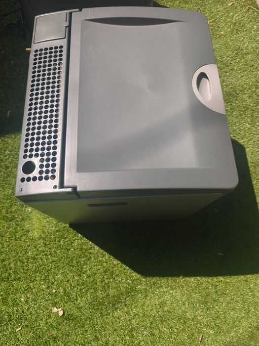 Хладилна кутия 40л +инвертор 200w