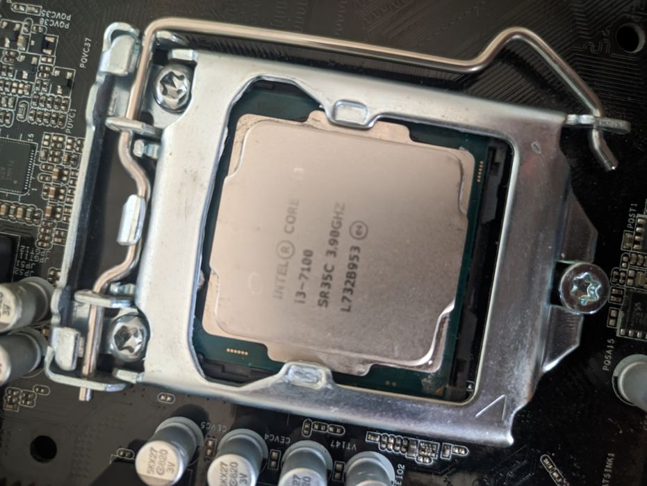 Продам процессор i3 7100