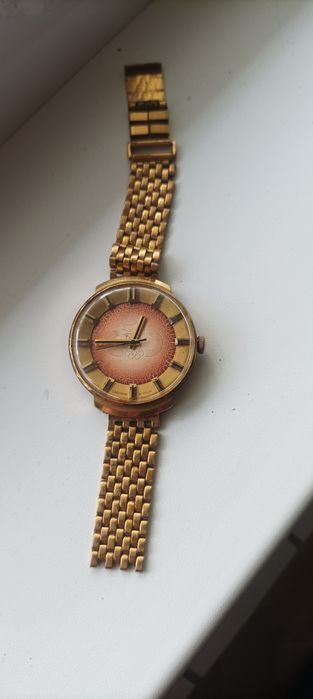 Продам раритетные механические часы