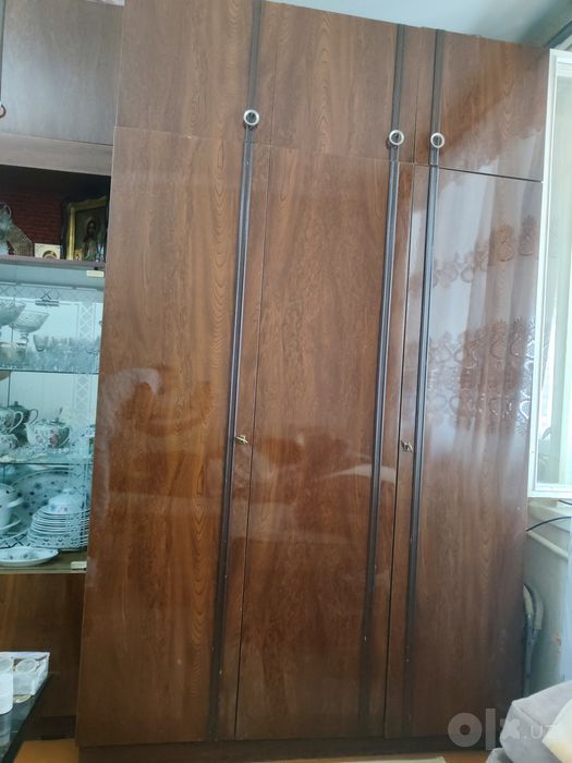 Продам шкаф б/у лакированный