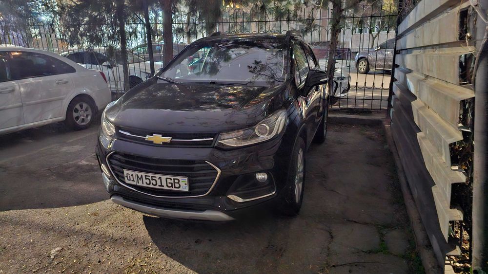 Продаётся Chevrolet Tracker 1 Full avtomat black