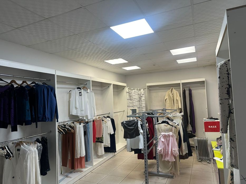 Продаю белые  стеллажи