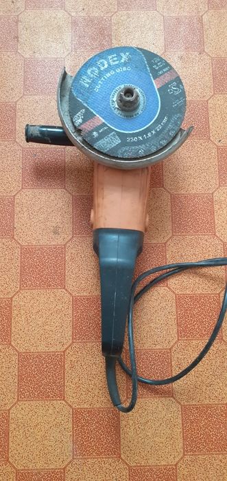 Продам болгарку требует ремонта