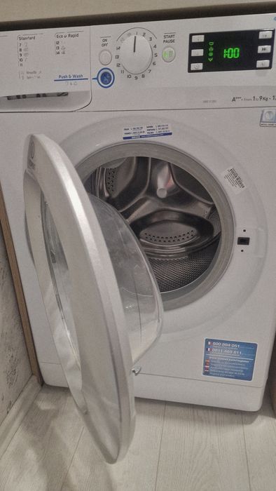 Продавам пералня Indesit