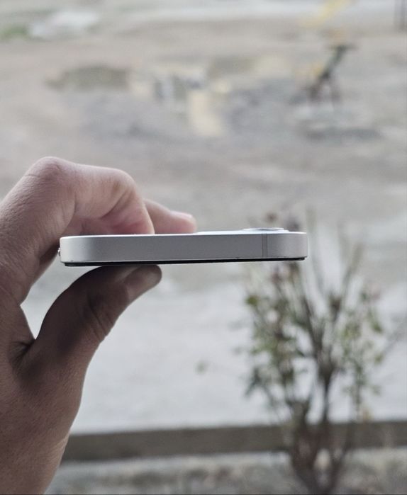 Айфон 12 сотилади