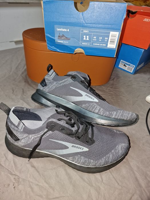 Кроссовки Nike, Hoka one one, Brooks