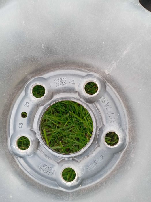 Vând 4 anvelope 205 55 r16 și 4 jante. R16