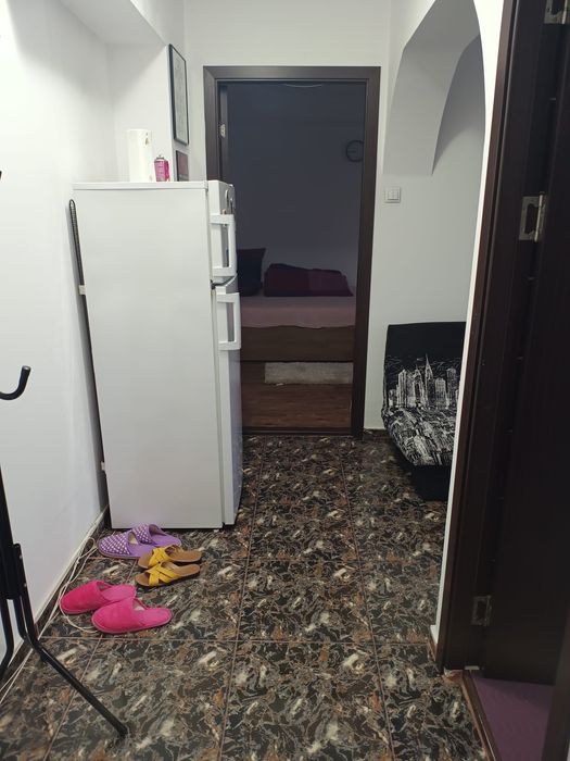 Închiriez garsonieră
