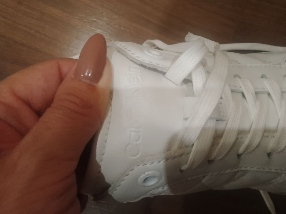 Бели маратонки  Calvin Klein, номер 37 !