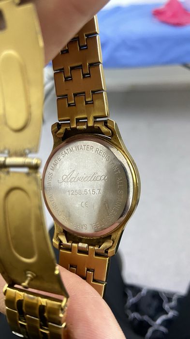 Часы Adriatica продается