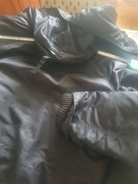 Vând gecă groasă .