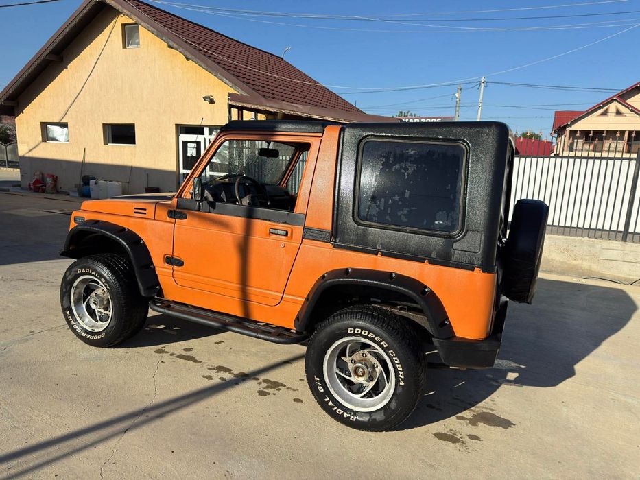 Suzuki samurai offroad