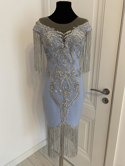 Rochie de zi, cu aplicatii din dantelă