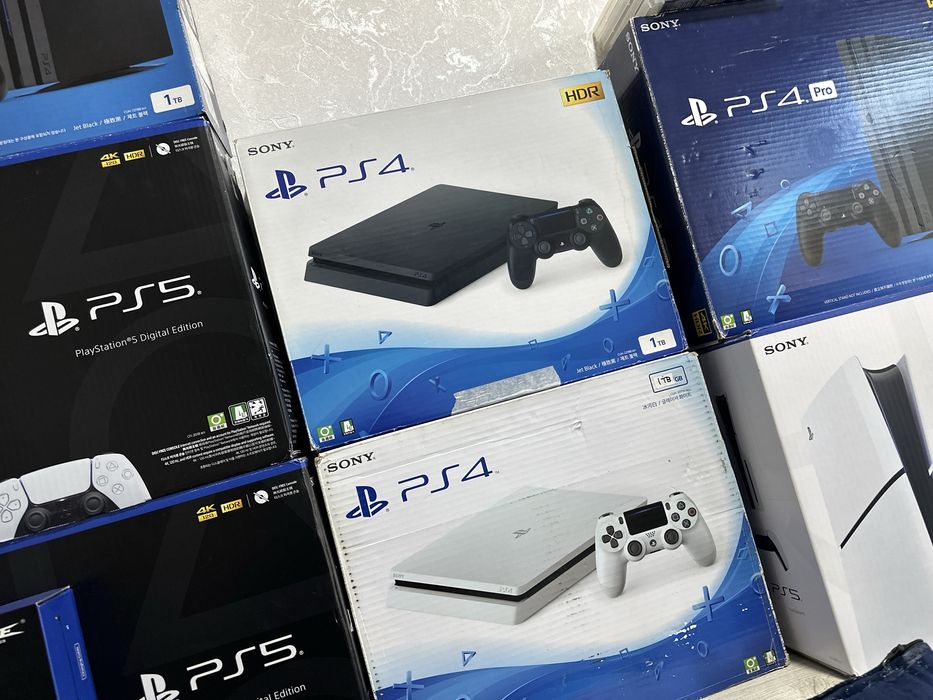 Playstation 4 slim 1TB с играми и два джестика как на фото