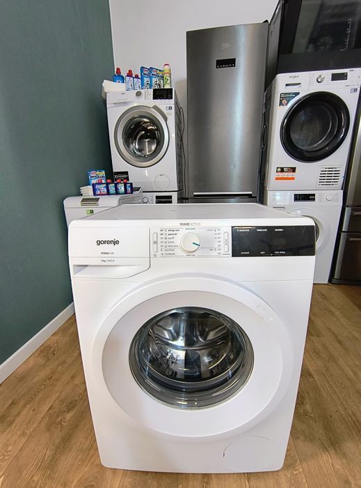 Mașină de spălat rufe Indesit cu uscător impecabil