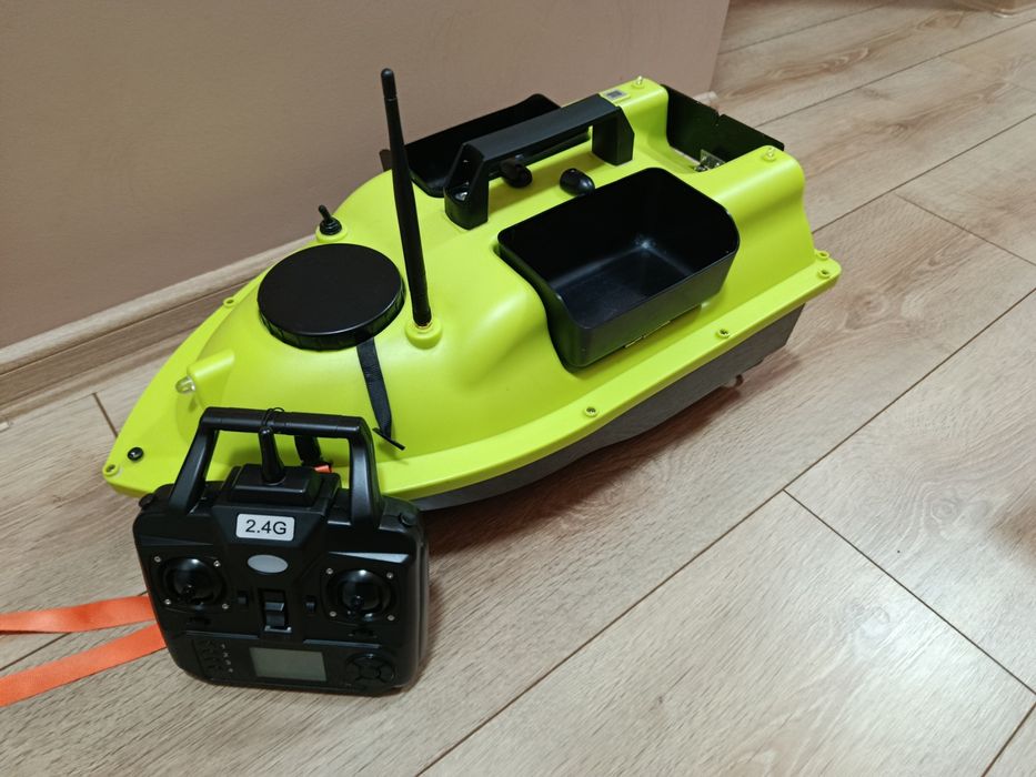 Лодка за захранка с автопилот и GPS