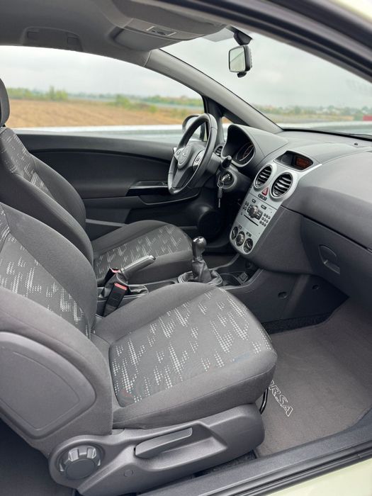 Opel Corsa 2011 , 1.4 benzina