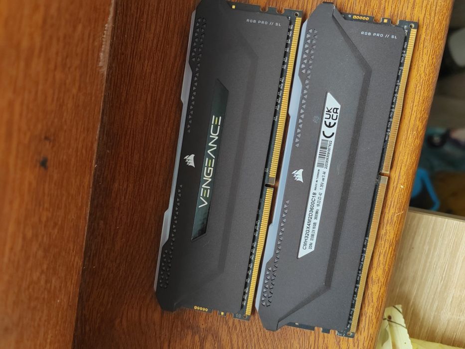 Corsair vengeance rgb 32gb ddr4 3600 cl8. 2x16