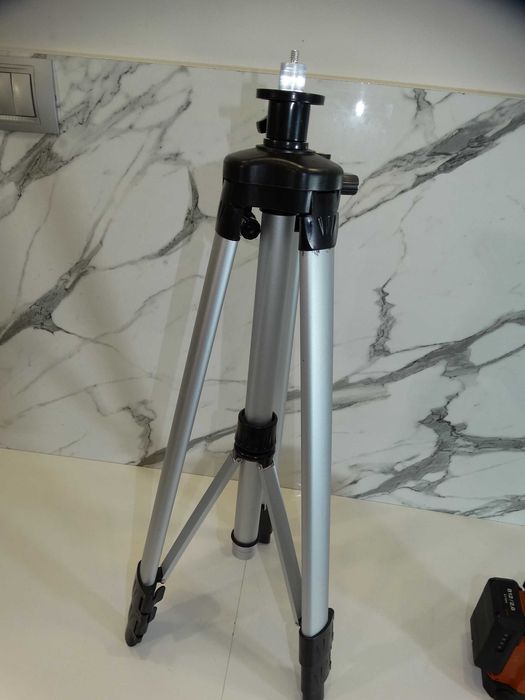 Hilti PM 30 MG - 3D Линеен лазерен нивелир + тринога 1.50 м