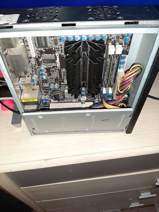 Мини компютър на 12 волта