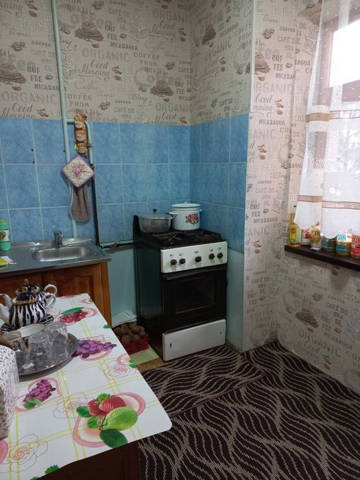 Юнусабад 17 квариал 1/3/5 350 у.е.
оила еки 
4 та киз еки 
2 та бола к