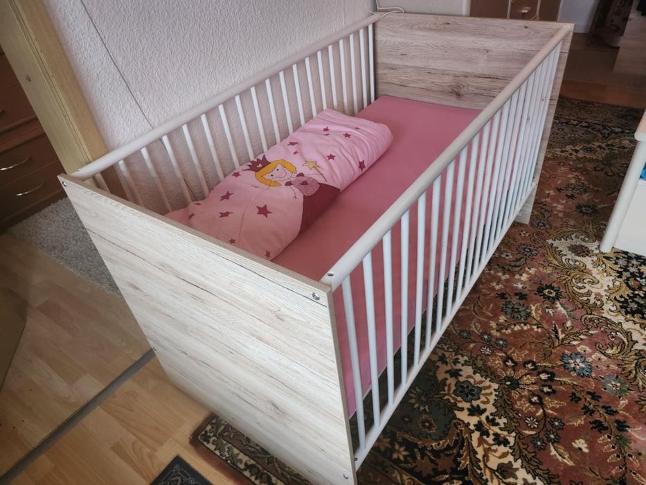 Pătuț de copii și cărucior