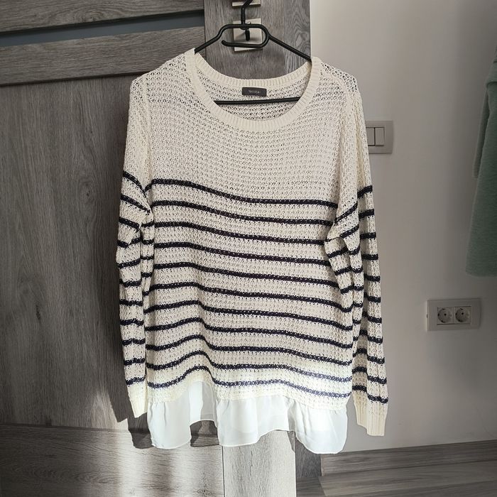 Pulover C&A mărimea L, cu dungi și volanas, nou