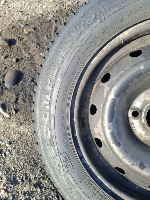 Vand roata rezerva R 14 peugeot are si anvelopa 175 70 14 buna m+s semperit