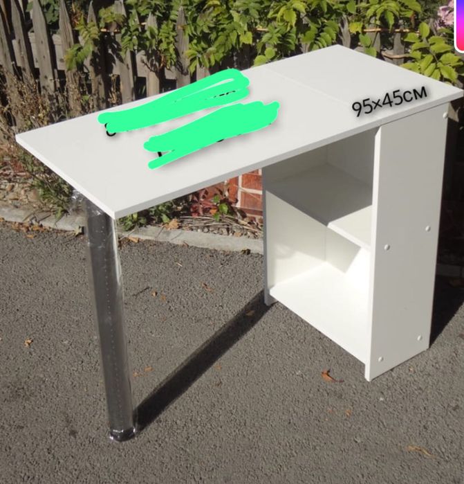 Маникюрный столик