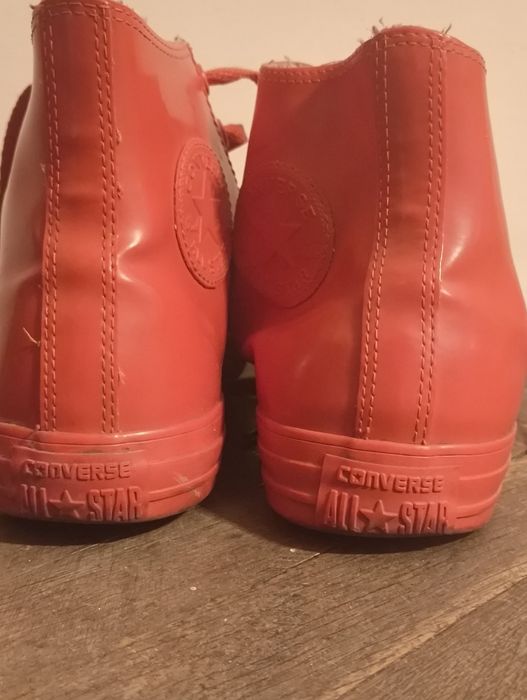 Червени кецове Converse