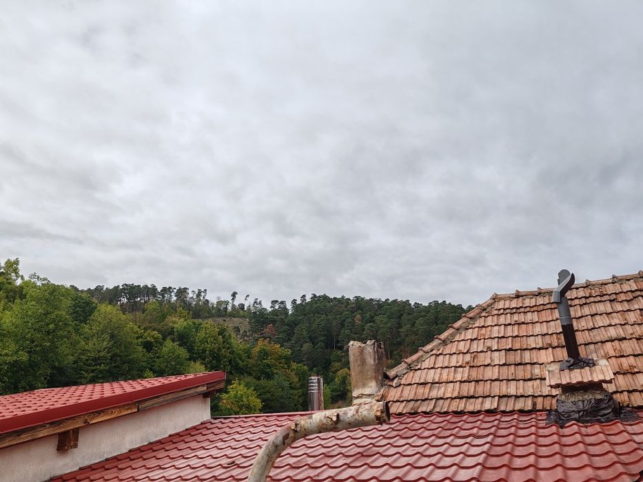 Închiriez apartament în casa