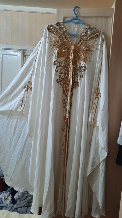 Abaya koyne oppoq