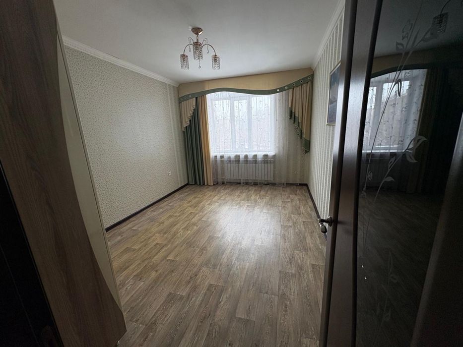 продается трехкомнатная квартира