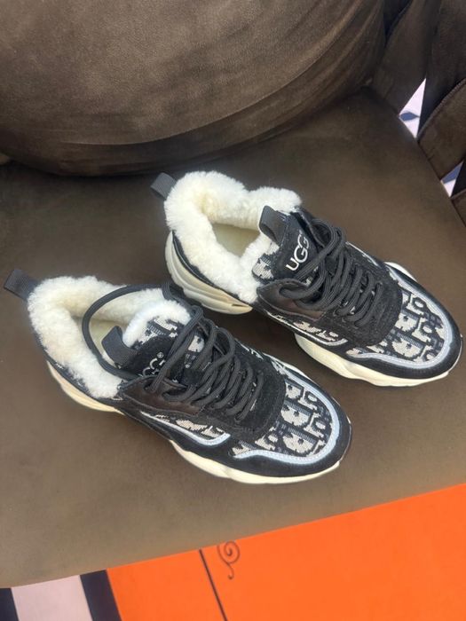 Продам зимние кроссовки отличные