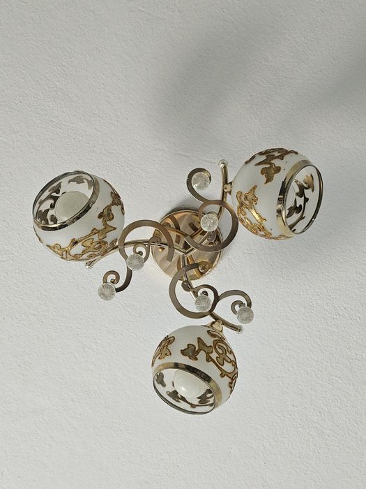 Три люстры разные