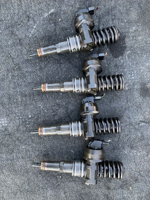 injectoare VW Transporter T5 Passat B6 1.9 tdi 105cp 038130073AG BA