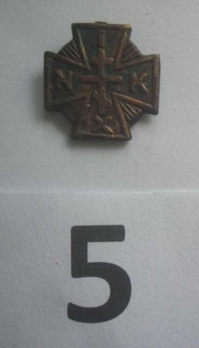 Княжевски двустранен позлатен медал и четири значки над 100 години